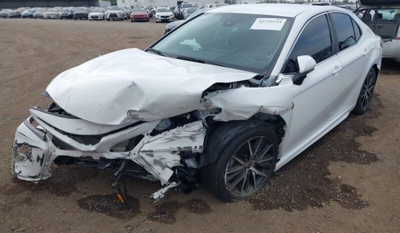 
								2023 Toyota Camry full									