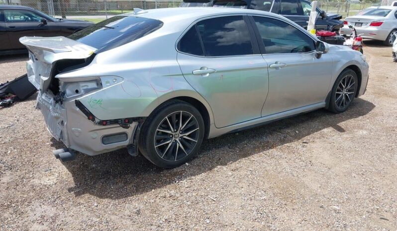
								2023 Toyota Camry full									
