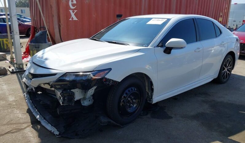 
								2023 Toyota Camry full									