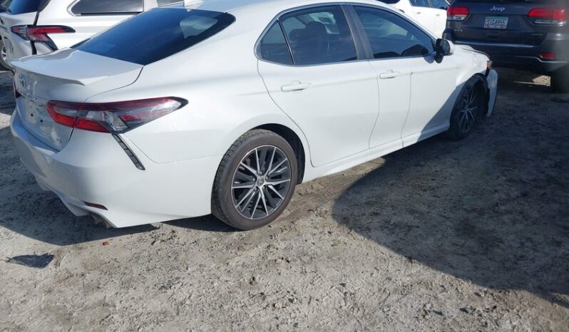 
								2023 Toyota Camry full									