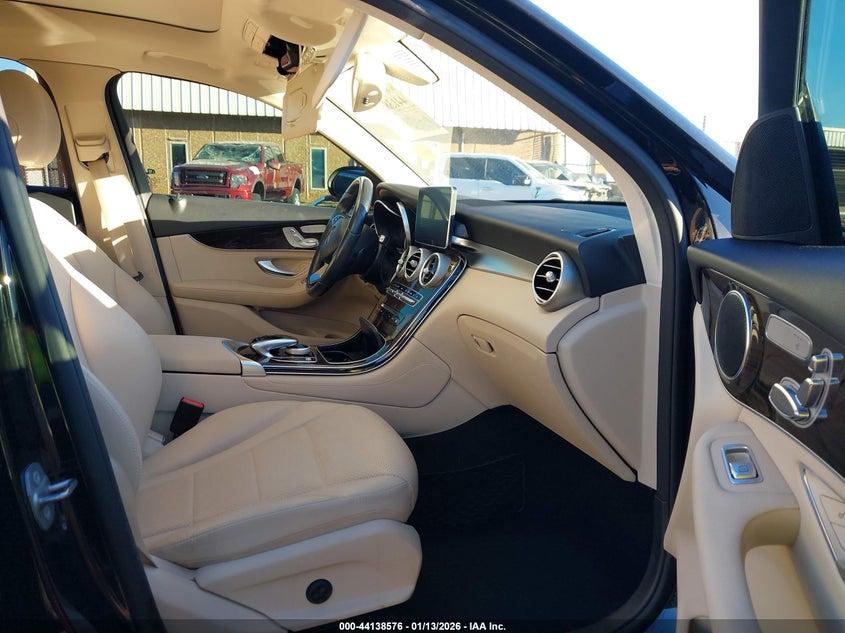 2016 Mercedes-benz Glc