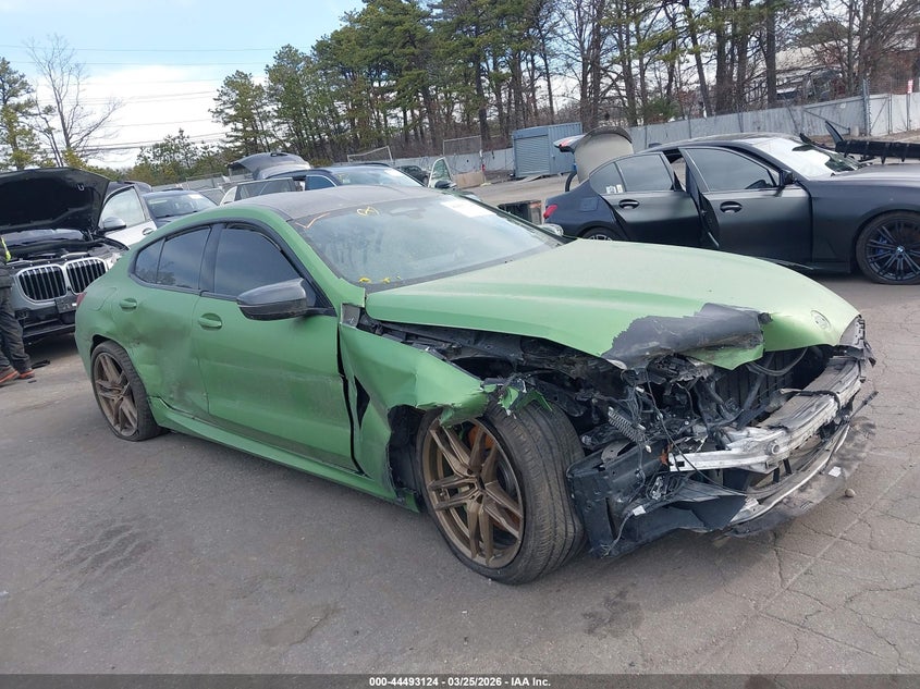 2023 BMW M8