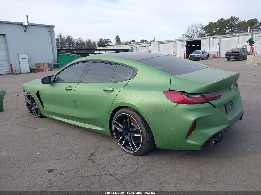 2023 BMW M8