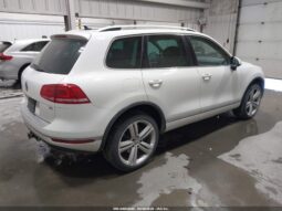 
										2016 Volkswagen Touareg full									
