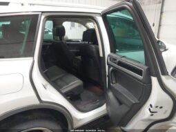 
										2016 Volkswagen Touareg full									