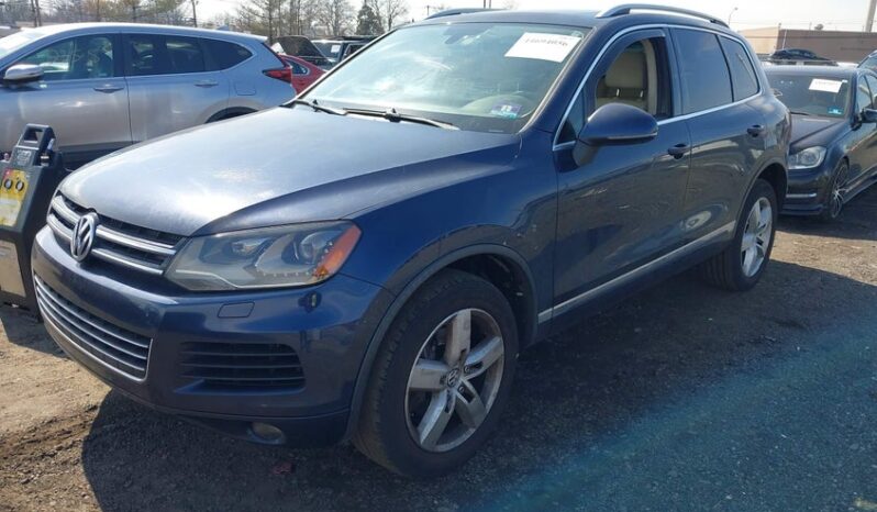 
								2011 Volkswagen Touareg full									