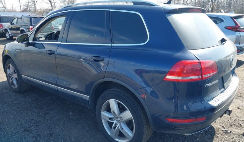 
								2011 Volkswagen Touareg full									