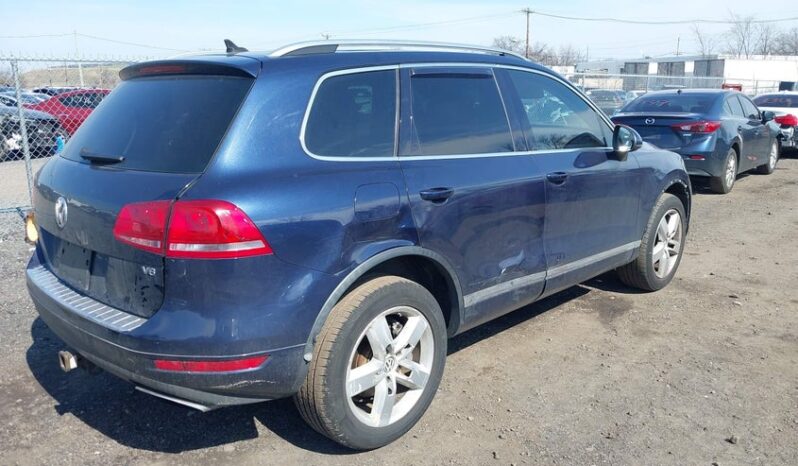 
								2011 Volkswagen Touareg full									