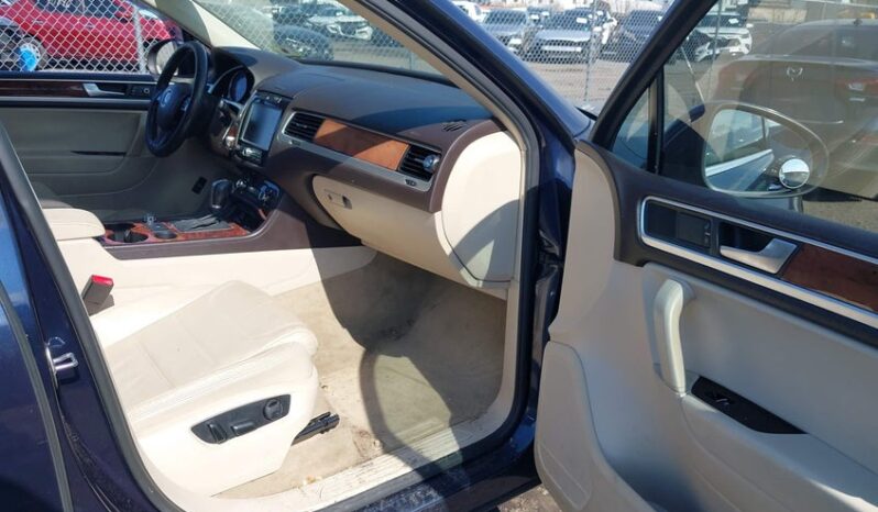 
								2011 Volkswagen Touareg full									