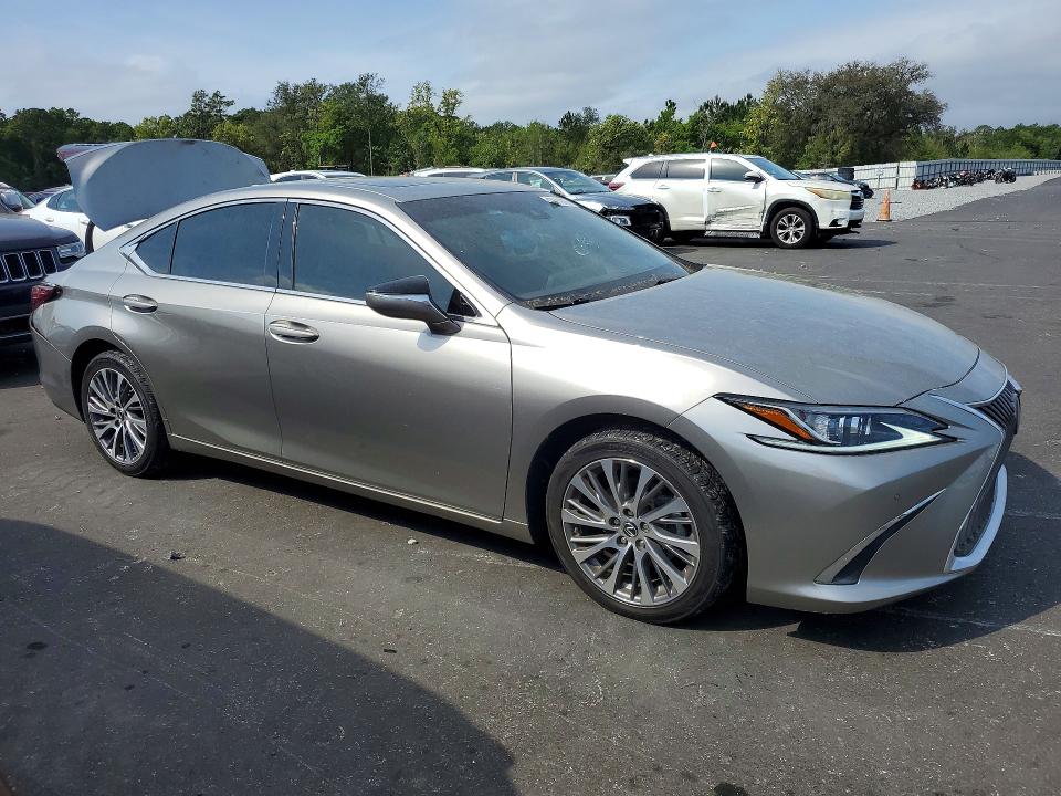 2021 Lexus ES