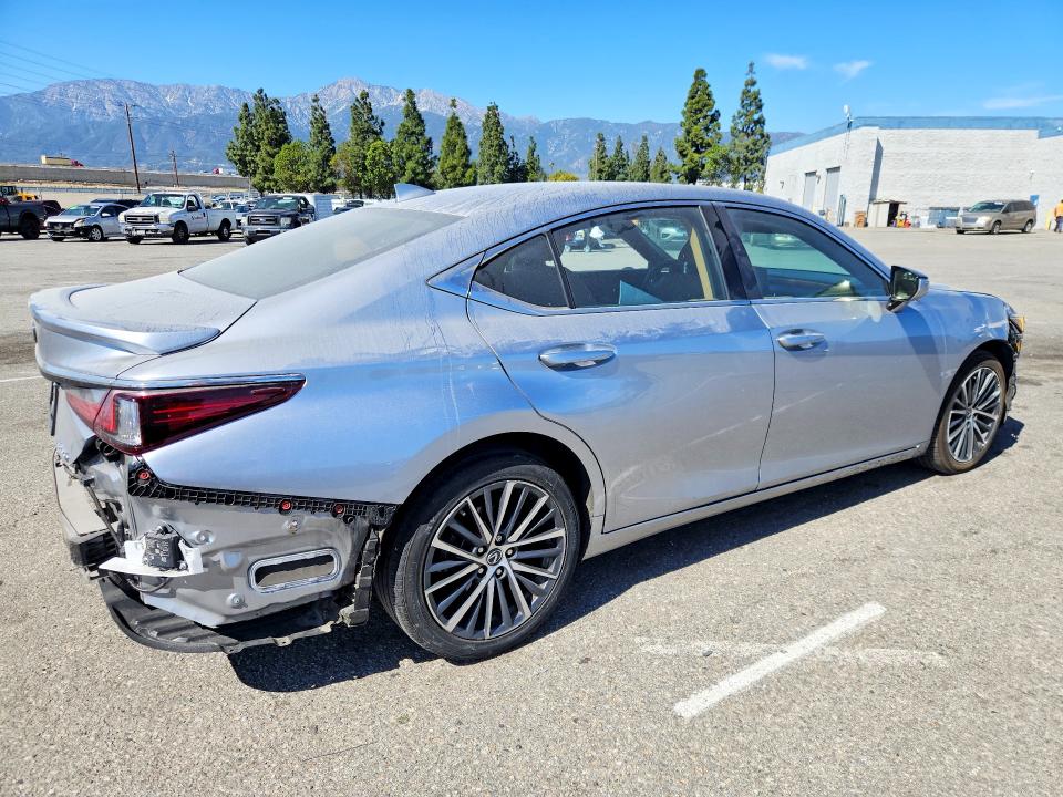 2025 Lexus ES
