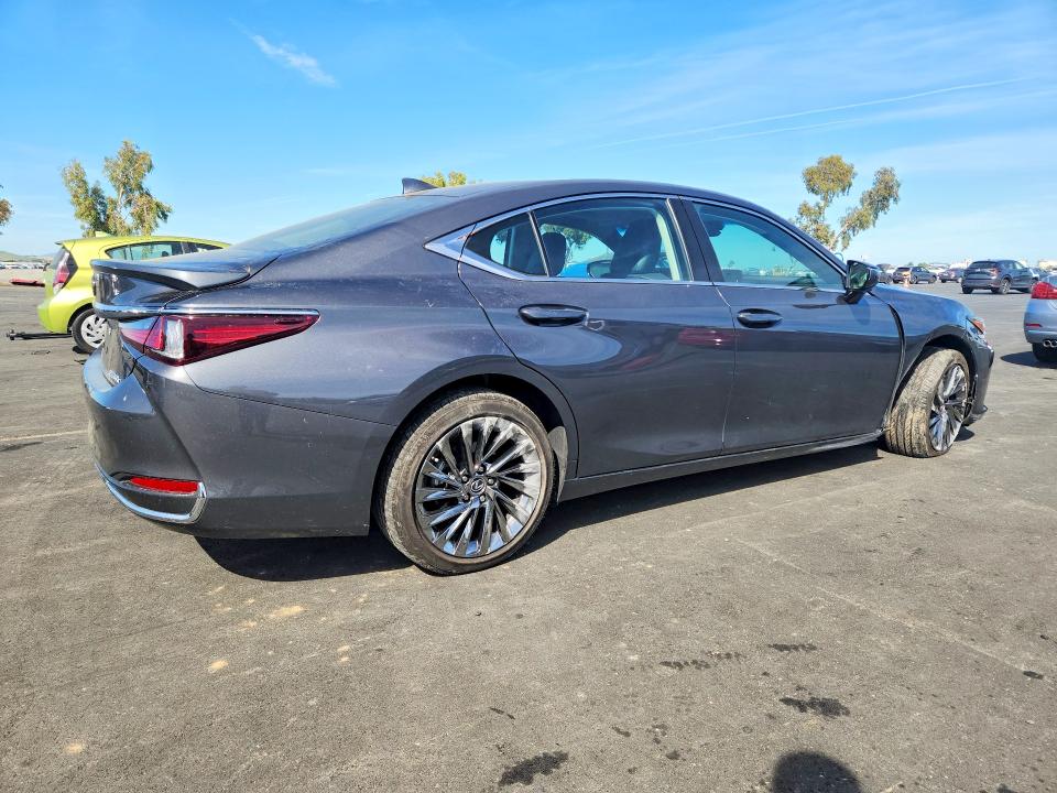 2025 Lexus ES