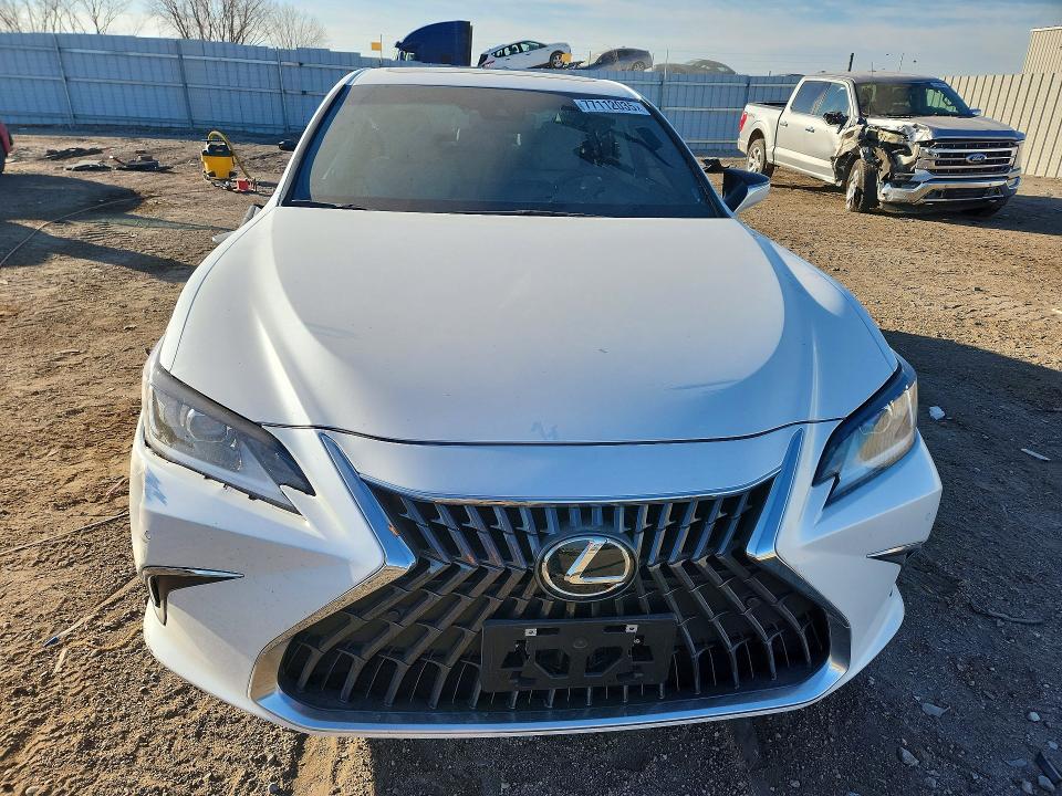 2025 Lexus ES