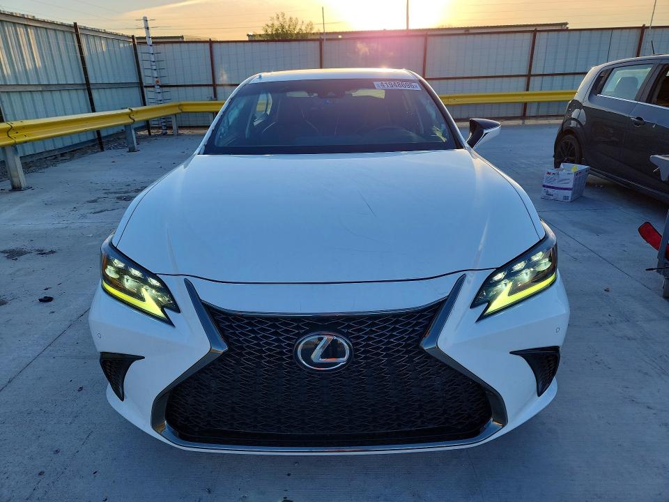 2019 Lexus ES