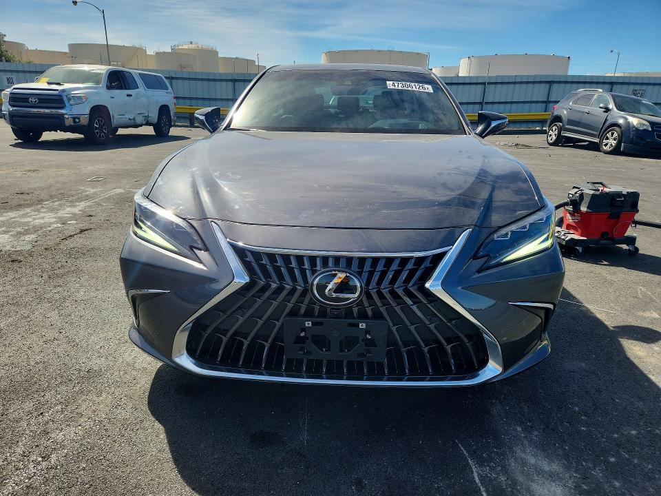 2025 Lexus ES