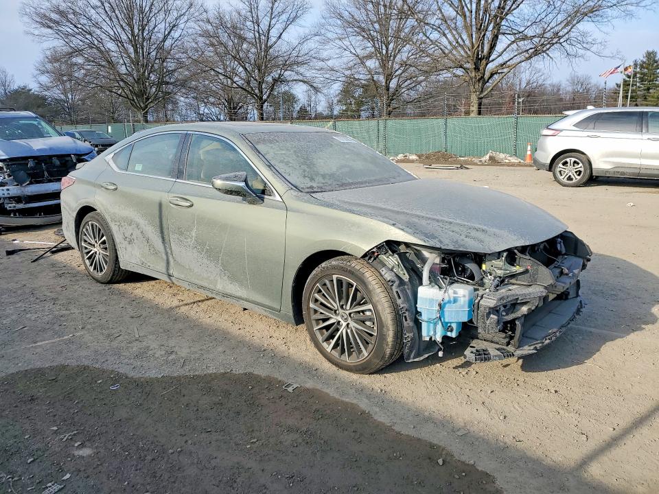2025 Lexus ES