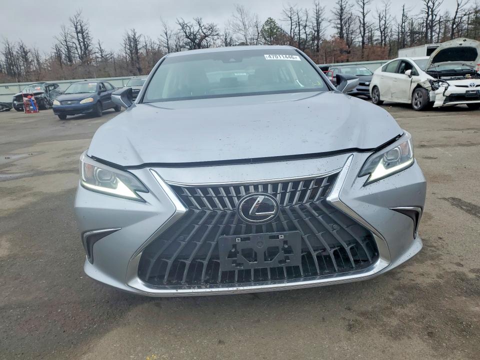 2025 Lexus ES