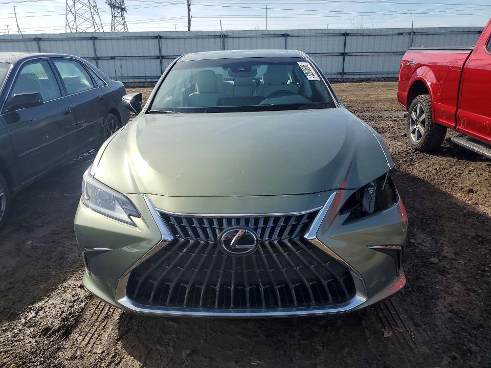 2025 Lexus ES