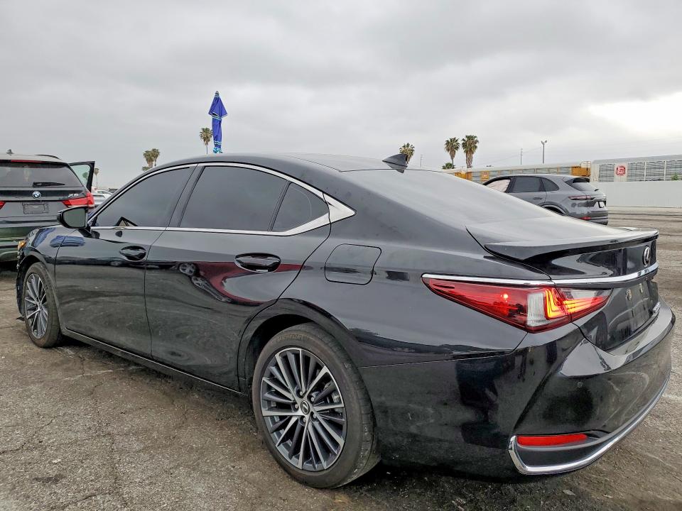 2025 Lexus ES