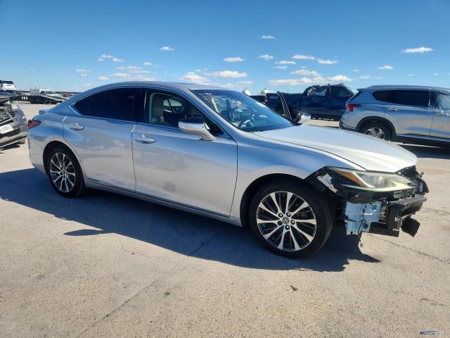 2019 Lexus ES