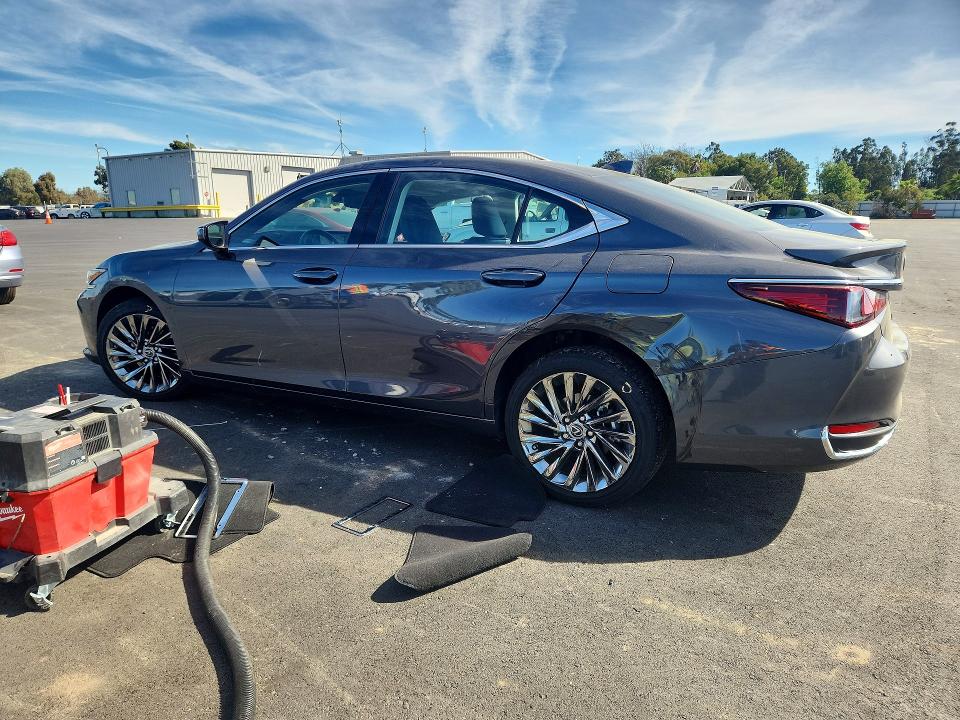 2025 Lexus ES