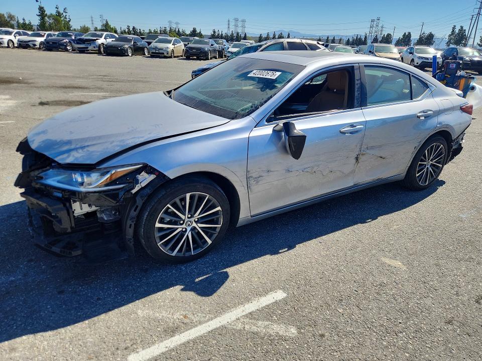 2025 Lexus ES