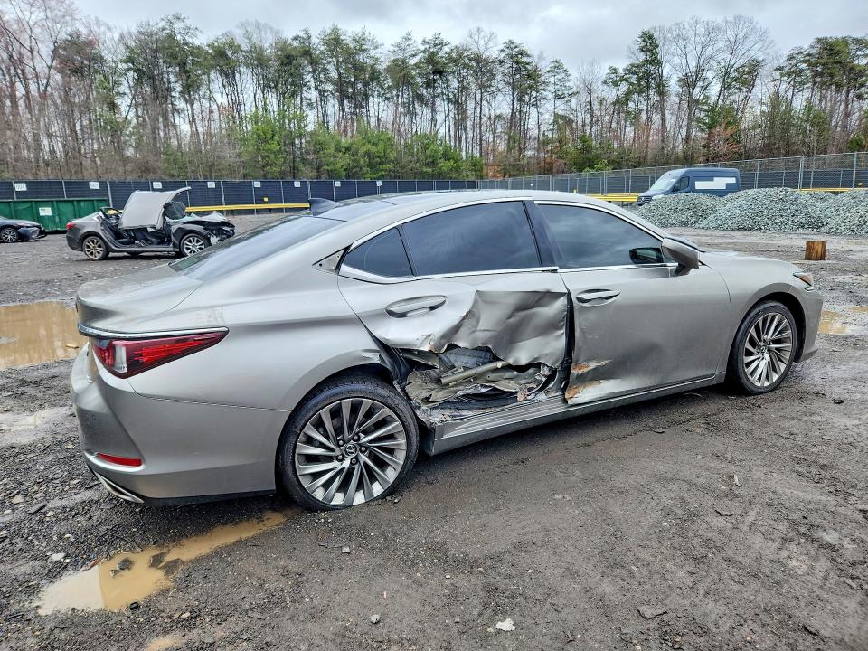 2019 Lexus ES