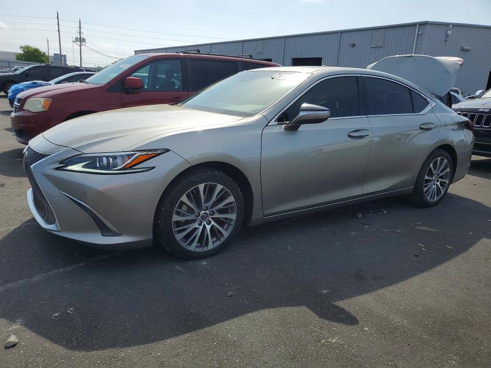 2021 Lexus ES