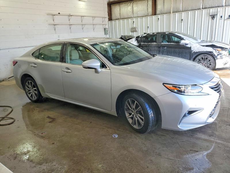 2016 Lexus ES