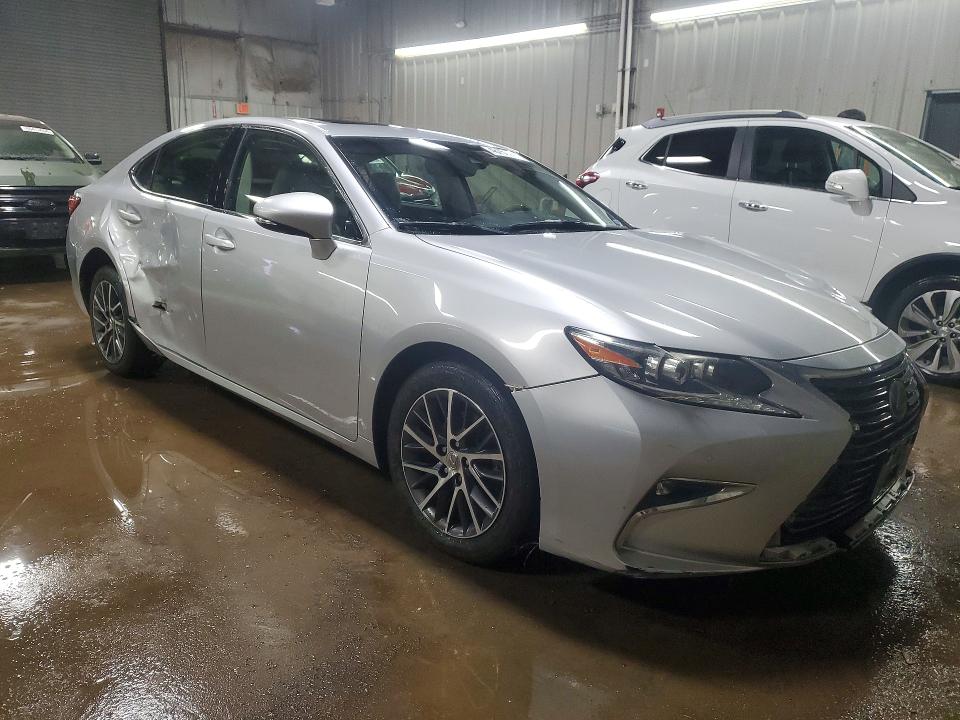 2016 Lexus ES