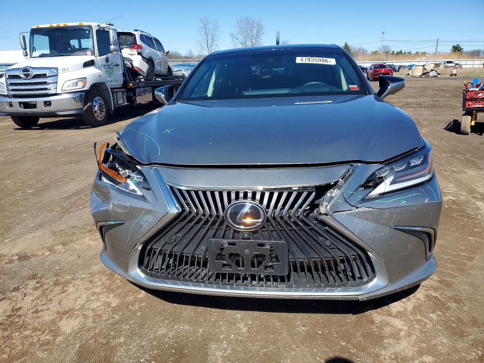 2019 Lexus ES