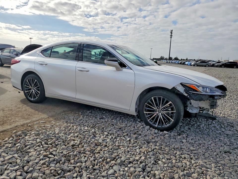 2025 Lexus ES