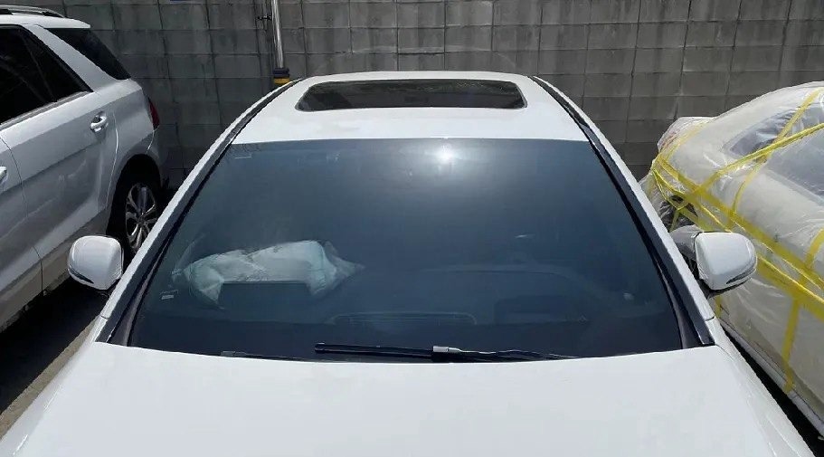 MERСEDES BENZ E200