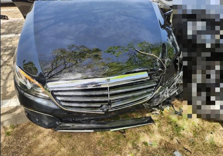 MERCEDES BENZ E300