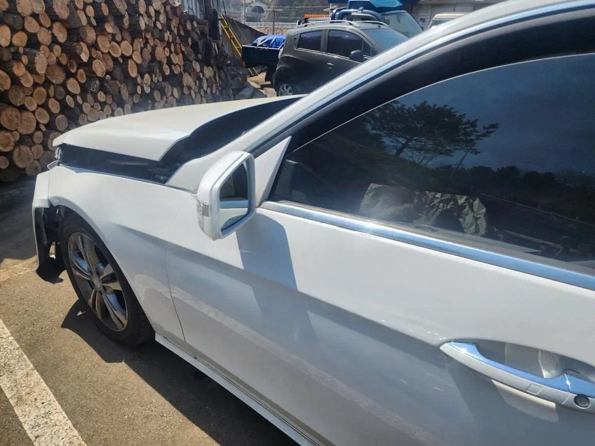 MERCEDES BENZ E220