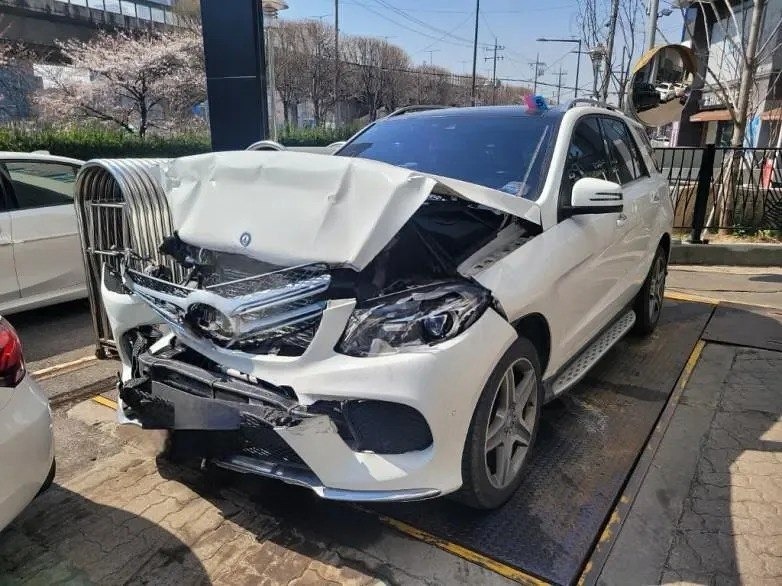 MERCEDES BENZ GLE350d