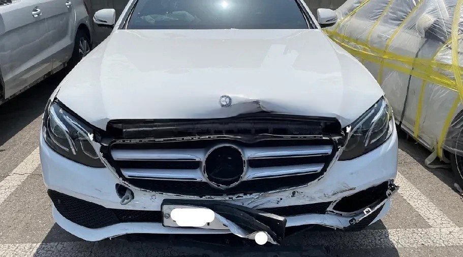MERСEDES BENZ E200