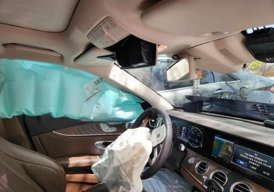 MERCEDES BENZ E300
