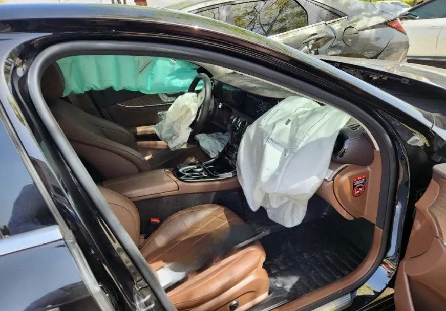 MERCEDES BENZ E300