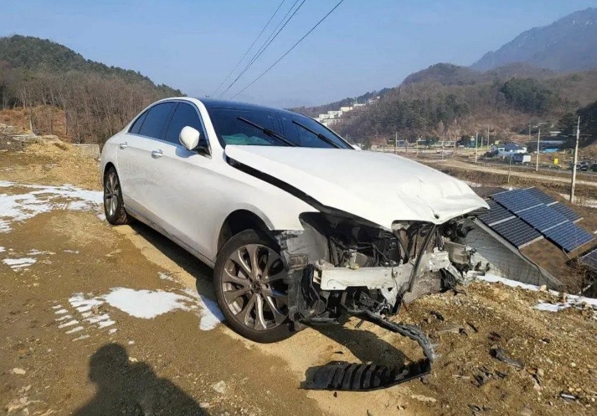 MERCEDES BENZ E300
