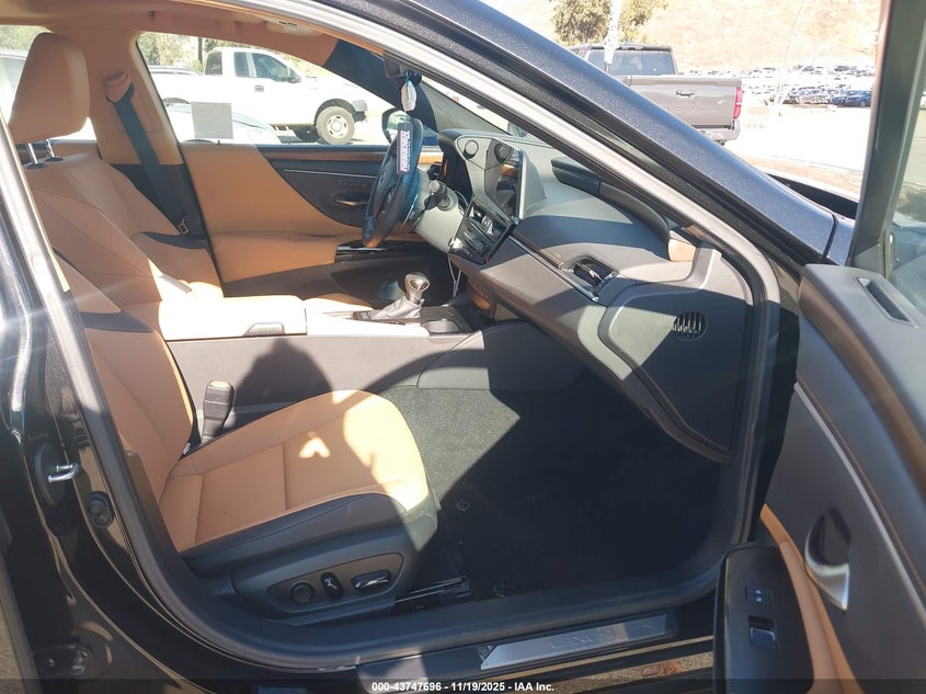 2025 Lexus ES