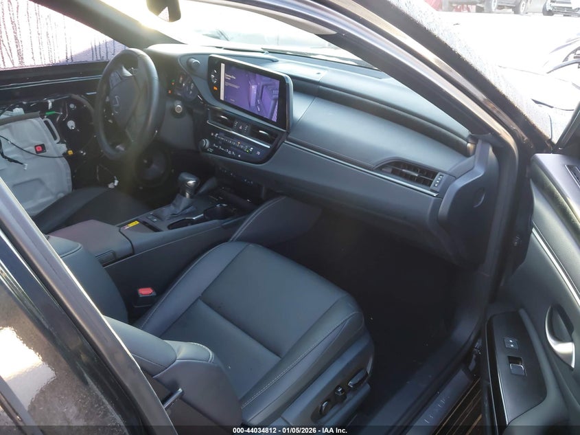 2025 Lexus ES