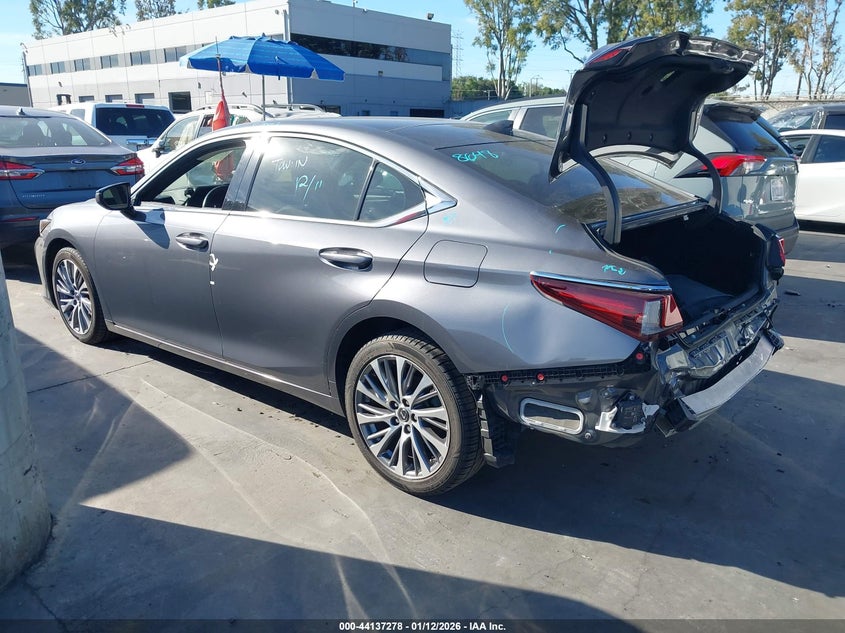 2019 Lexus ES