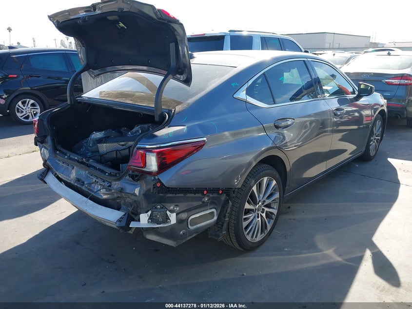 2019 Lexus ES