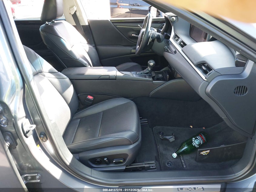 2019 Lexus ES