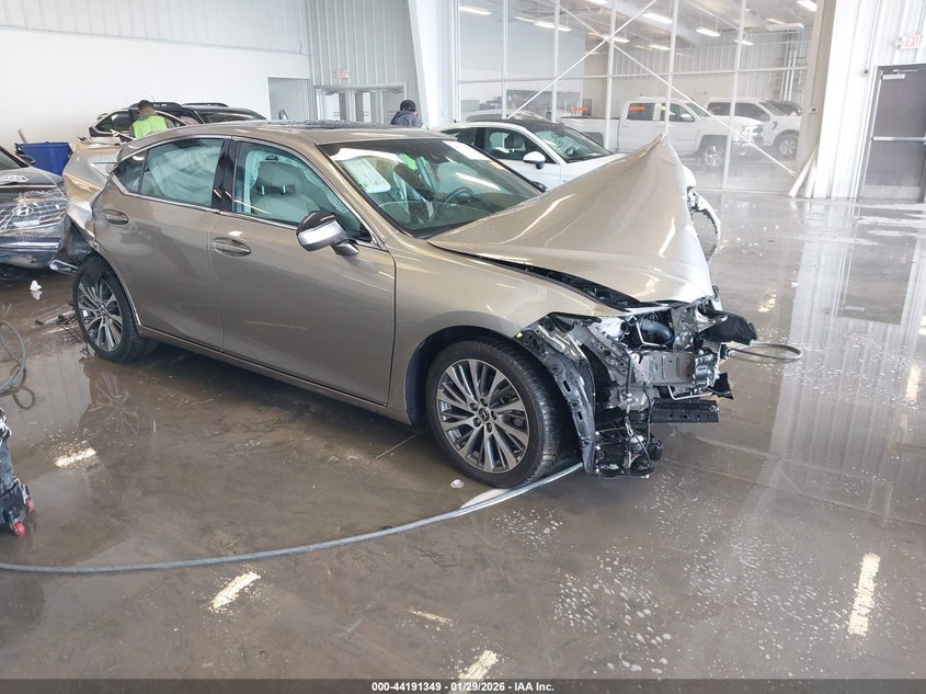 2019 Lexus ES