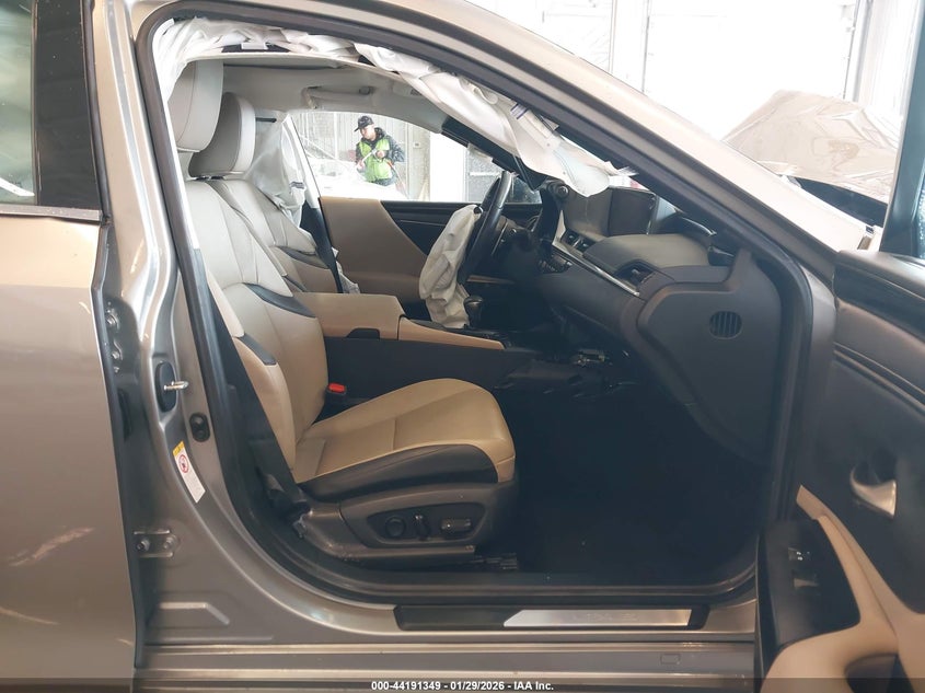 2019 Lexus ES