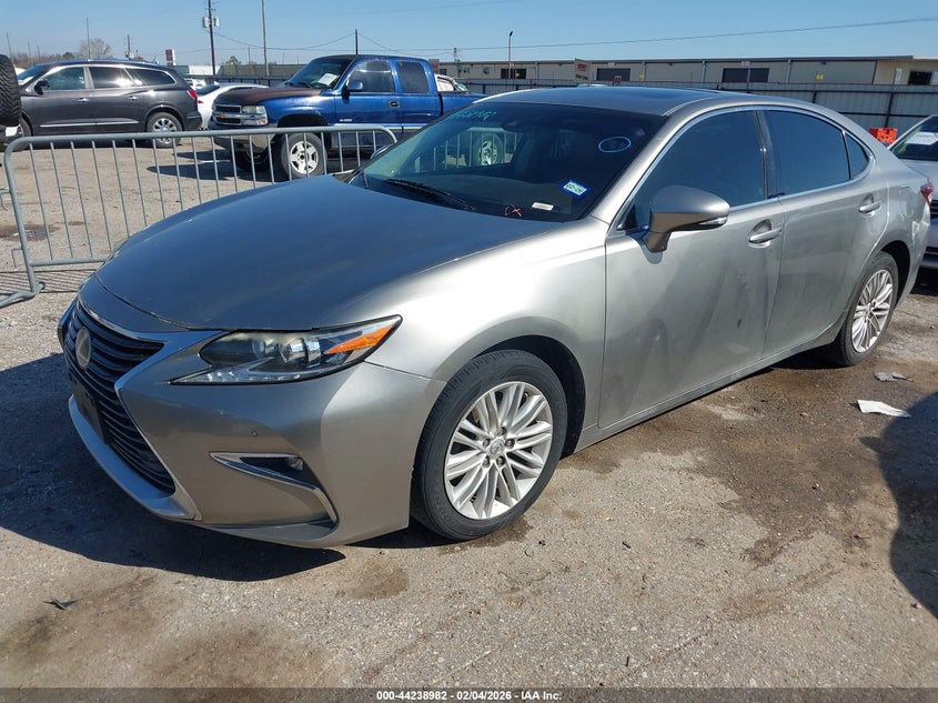 2016 Lexus ES