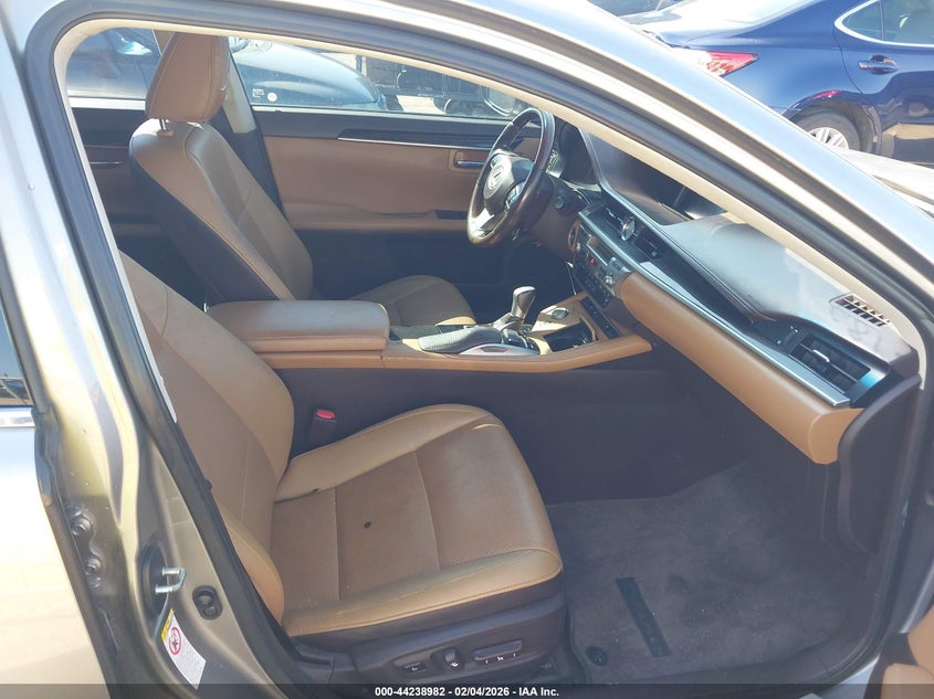 2016 Lexus ES