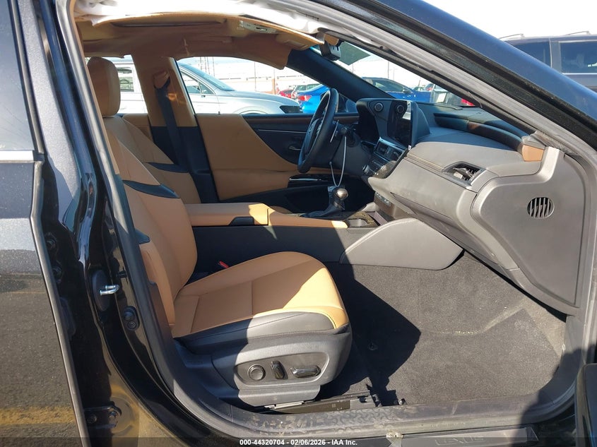 2025 Lexus ES